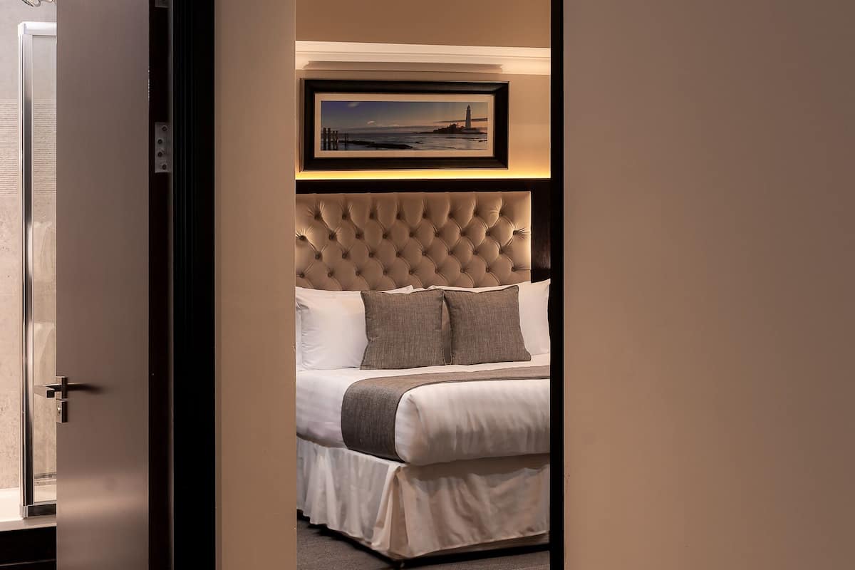 1 bedroom, minibar, desk, laptop workspace