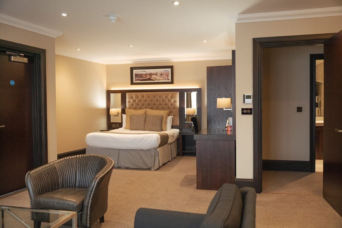 City Apartment, 1 Bedroom | 1 bedroom, minibar, desk, laptop workspace