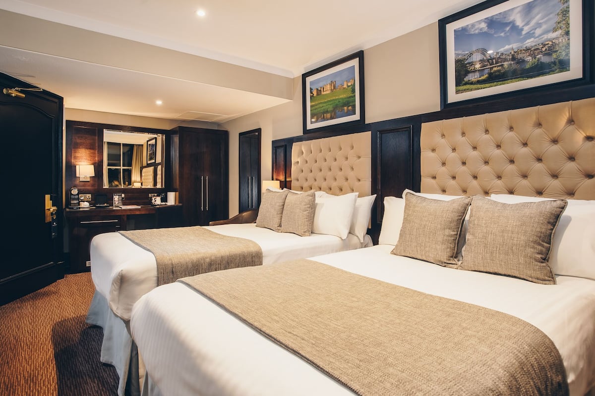 1 bedroom, minibar, desk, laptop workspace