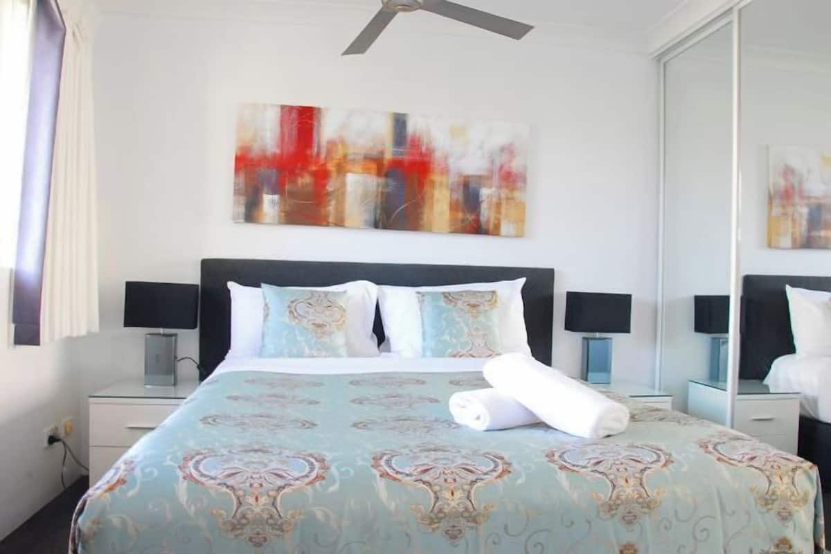 2 bedrooms, individually decorated, individually furnished