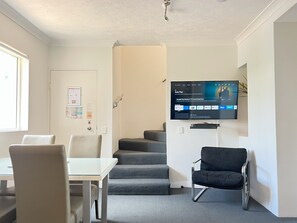 2 Bedroom Deluxe Penthouse | Individually decorated, individually furnished, iron/ironing board - Montego Sands Resort (Mermaid Beach)