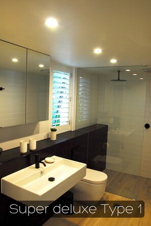 Deluxe-Apartment, 1 Schlafzimmer (Super) | Badezimmer | Haartrockner, Handtücher