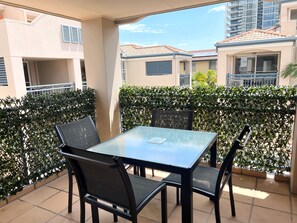 Deluxe-huoneisto, 2 makuuhuonetta, keittiö (Deluxe Penthouse) | Terassi/patio