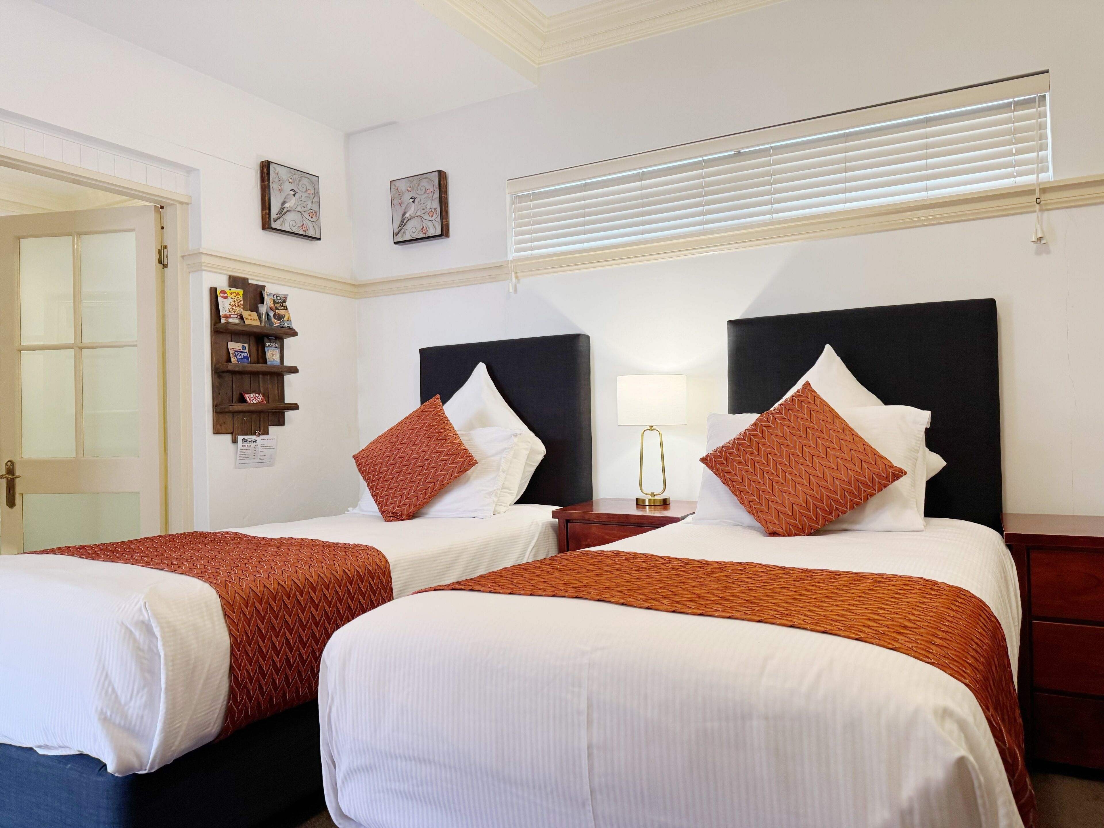 Rom – executive | Sengetøy av topp kvalitet, senger med overmadrass og minibar