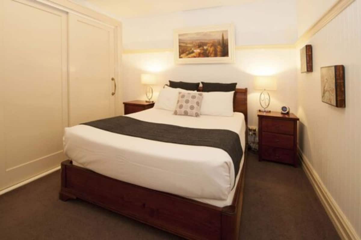 Executive Room | 1 bedroom, premium bedding, pillow-top beds, minibar