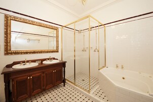 Luxury Apartment, 1 Bedroom | Bathroom | Free toiletries, hair dryer, bathrobes, slippers