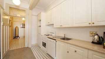 Departamento de lujo, 1 habitación | Cocina privada | Cafetera de espresso y tetera eléctrica