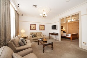 Luxury Apartment, 1 Bedroom | Premium bedding, pillowtop beds, minibar, blackout drapes - Cobb & Co Court Boutique Hotel (Mudgee)