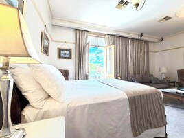 Ropa de cama de alta calidad, colchones con pillow-top y minibar