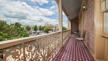 Apartamento de lujo, 2 habitaciones, balcón | Vistas a la ciudad