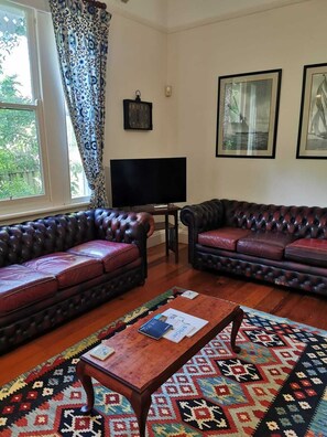 Seafarers | Individually decorated, individually furnished, iron/ironing board - Arcadia House (Byron Bay)