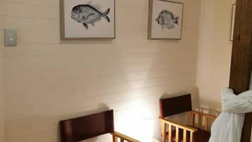 Kamar Standar, Bebas Asap Rokok | Didekorasi berbeda-beda dan dilengkapi dengan perabotan berbeda-beda