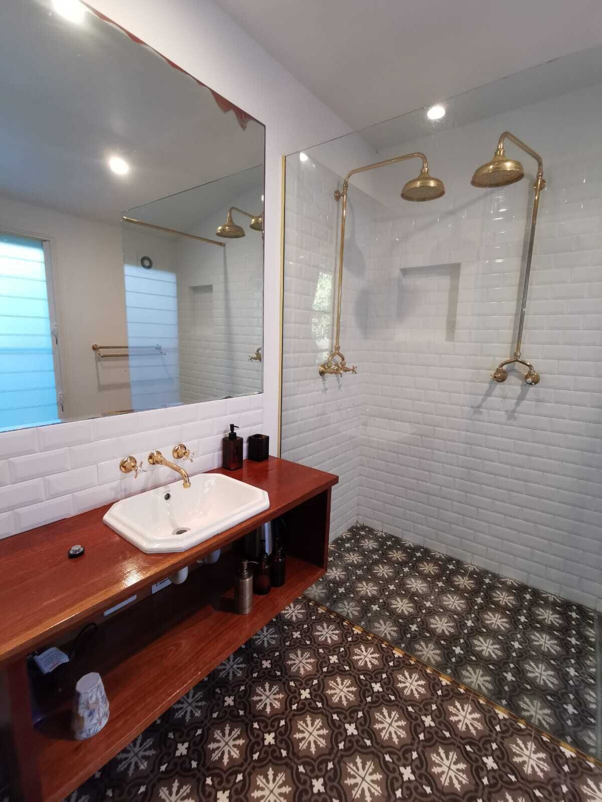 Seafarers | Bathroom | Free toiletries, hair dryer, towels