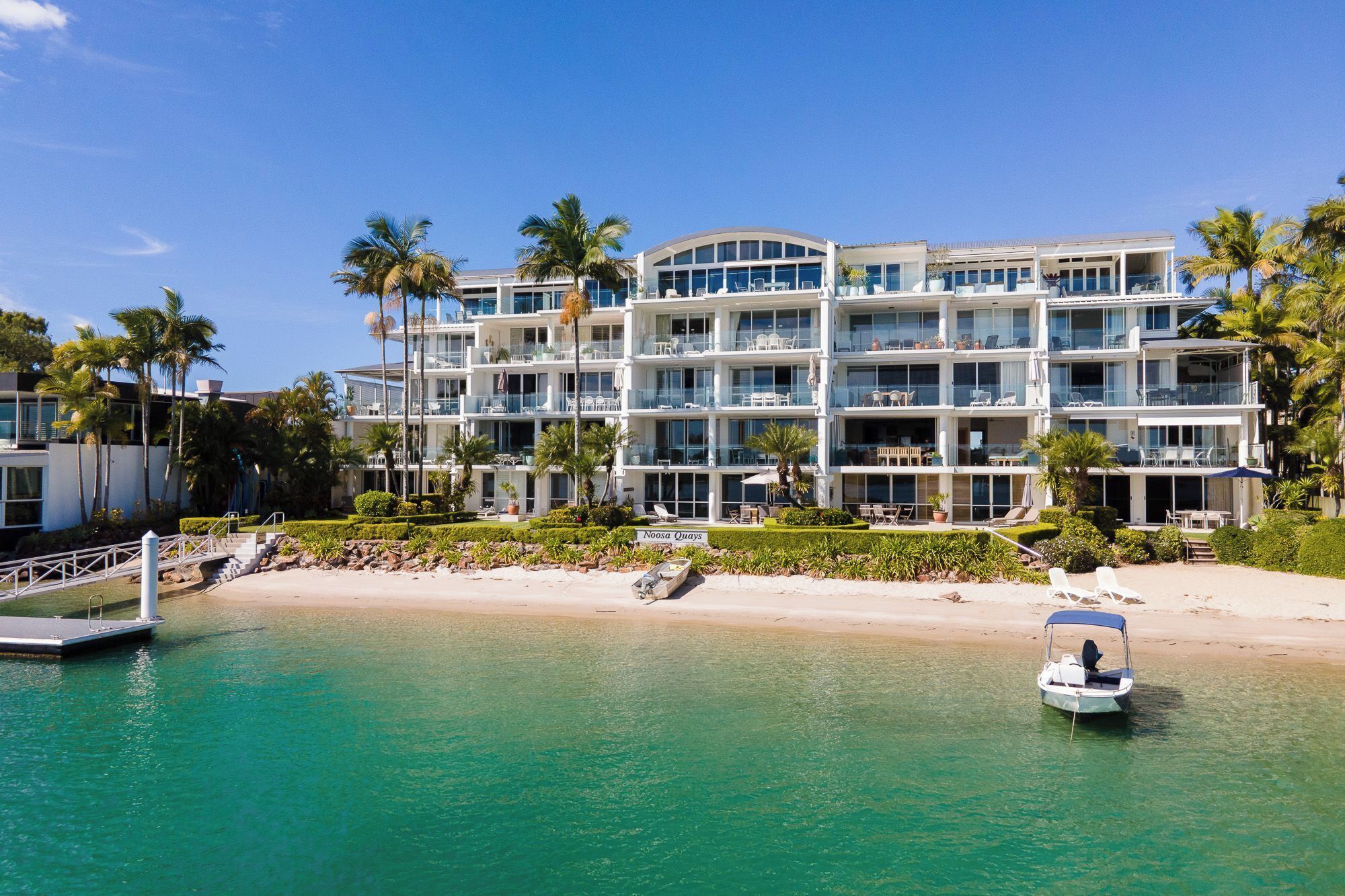 Three Bedroom Two Bathroom Ground Floor Apartment with River View | Living area