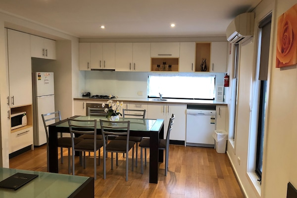 Family Townhome | Private kitchen | Fridge, microwave, oven, stovetop