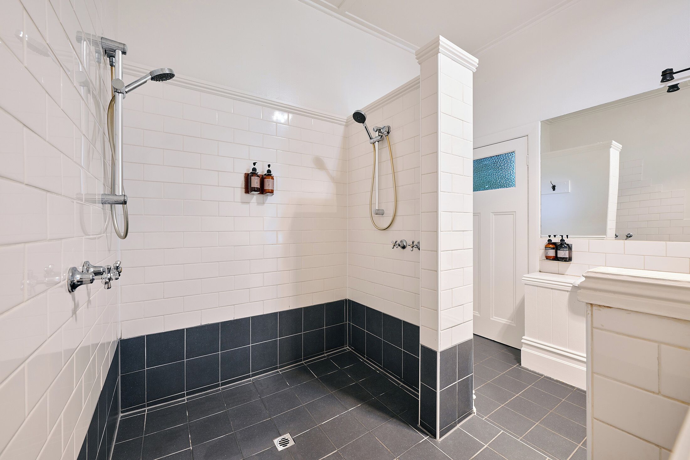 free toiletries, towels