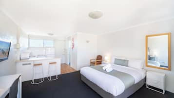 Studio Eksekutif, 1 Tempat Tidur Queen | Tirai kedap cahaya dan setrika/meja setrika
