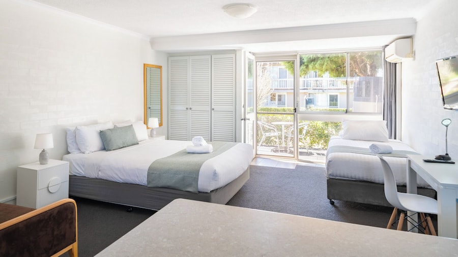 Bathurst Studio Apartments