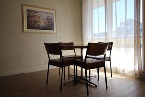 Standard Suite, 2 Bedrooms, Non Smoking, Kitchen (Self Contained Unit) | Private kitchen | Fridge, microwave, coffee/tea maker, electric kettle - Cobram Colonial Motor Inn (Cobram)