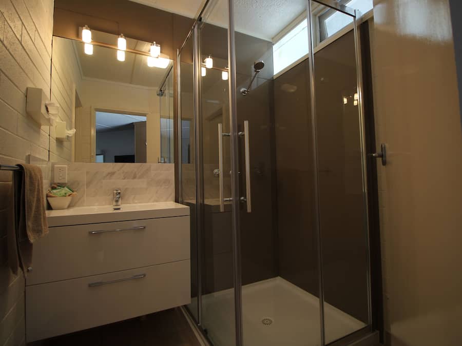 Family Room, Non Smoking, Refrigerator | Bathroom | Free toiletries, hair dryer, towels