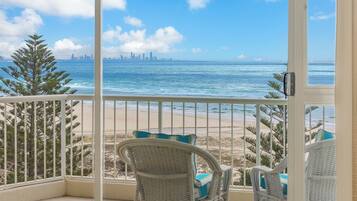 Sub Penthouse - Three Bedroom Apartment | Balcony