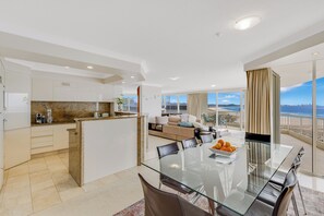 Sub Penthouse - Three Bedroom Apartment | In-room dining - Meridian Tower (Coolangatta)