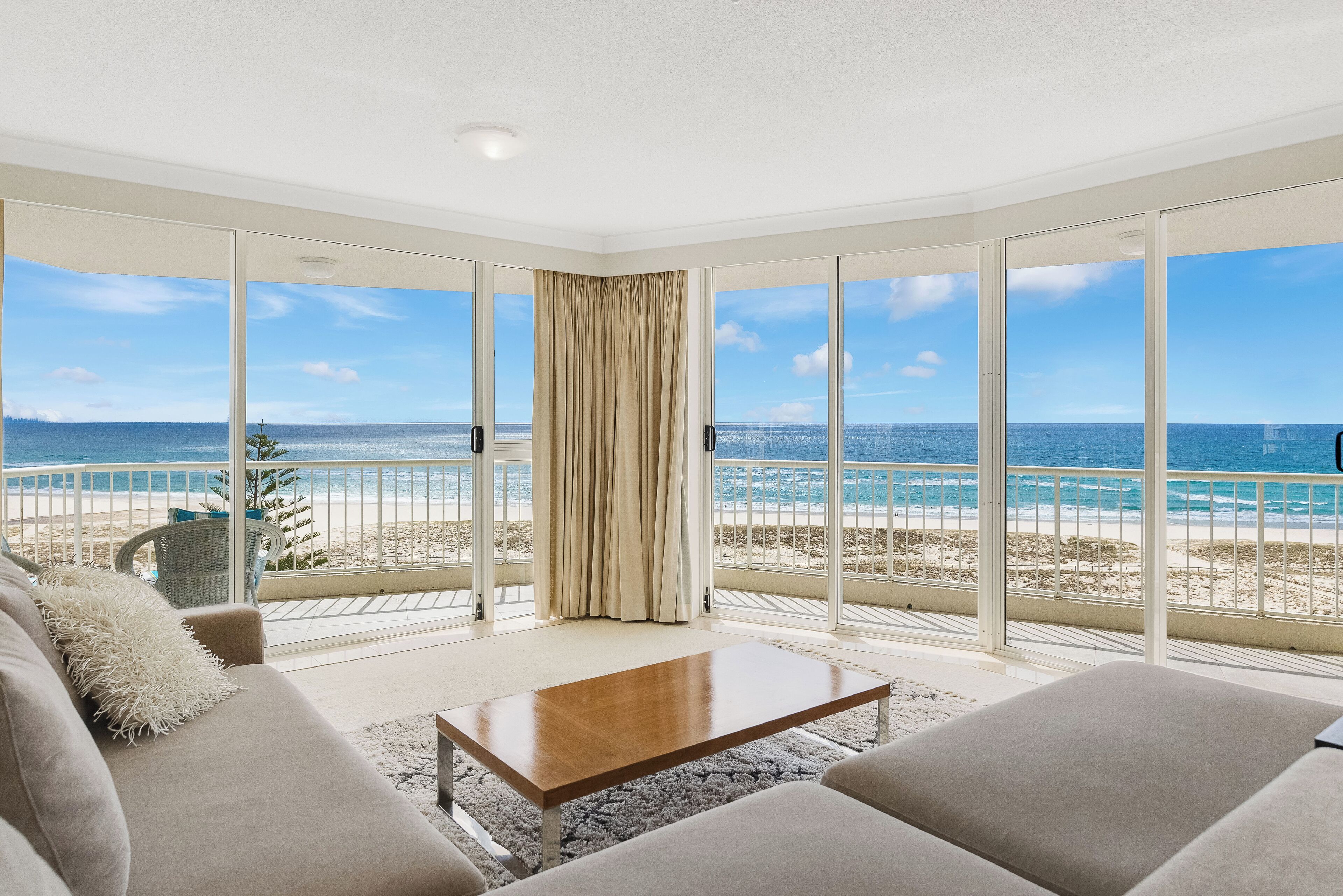 Sub Penthouse - Three Bedroom Apartment | Living area | 44-inch TV with digital channels, table tennis