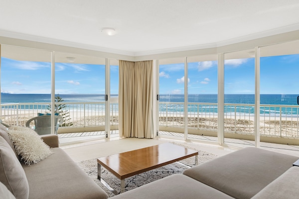 Sub Penthouse - Three Bedroom Apartment | Living area | 44-inch TV with digital channels, ping pong