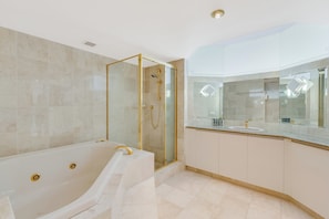 Sub Penthouse - Three Bedroom Apartment | Bathroom | Shower, rainfall showerhead, towels, soap - Meridian Tower (Coolangatta)