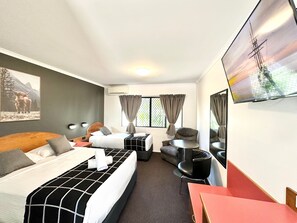 Minibar, desk, laptop workspace, blackout curtains - Mackay Resort Motel (West Mackay)