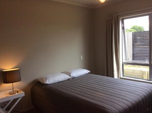 Soundproofing, iron/ironing board, free cribs/infant beds, free WiFi - South Street West Motel (Feilding)