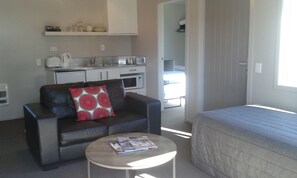 Apartment, 1 Bedroom (Spa Bath) | Living area - South Street West Motel (Feilding)