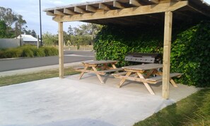 Kawasan BBQ/berkelah