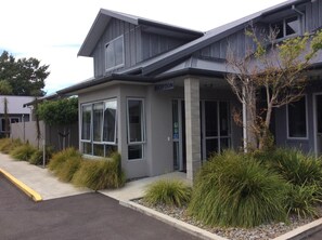 Exterior - South Street West Motel (Feilding)