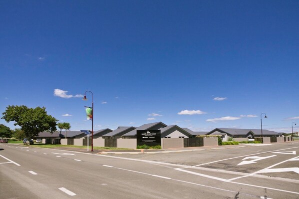 Exterior - South Street West Motel (Feilding)