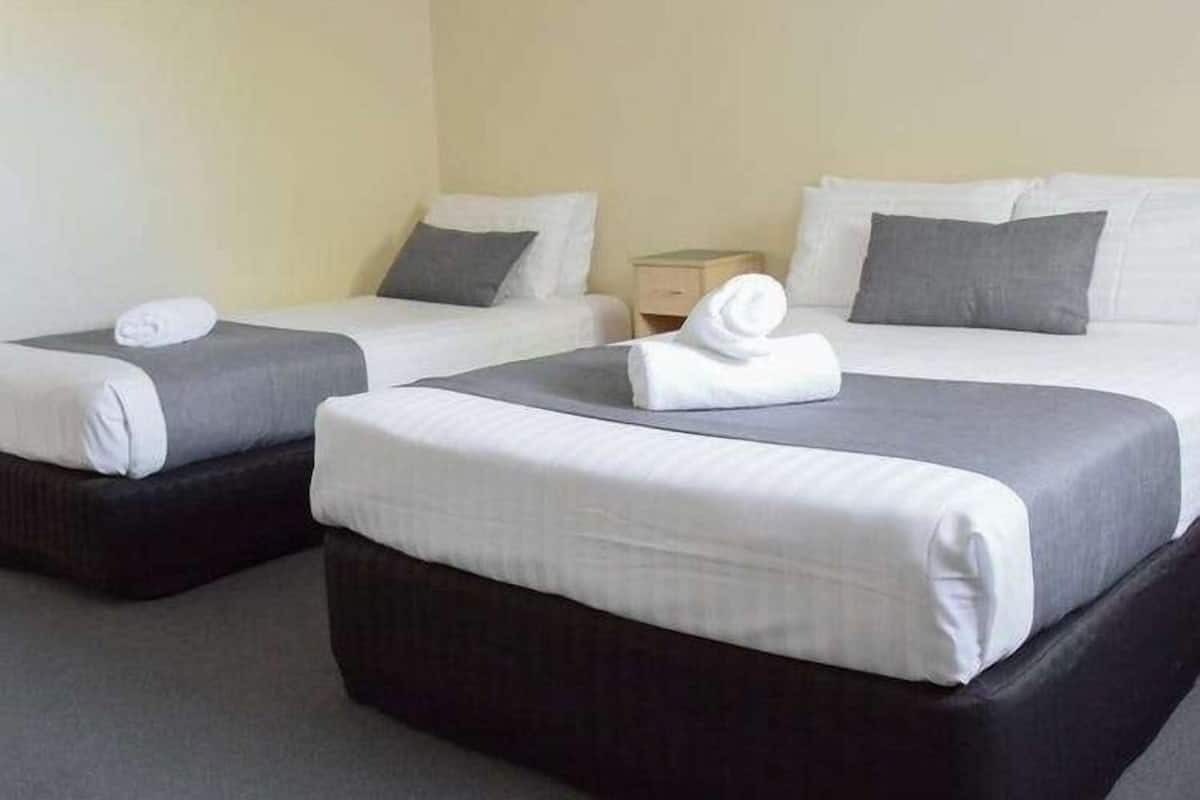 Laptop workspace, iron/ironing board, free WiFi, bed sheets