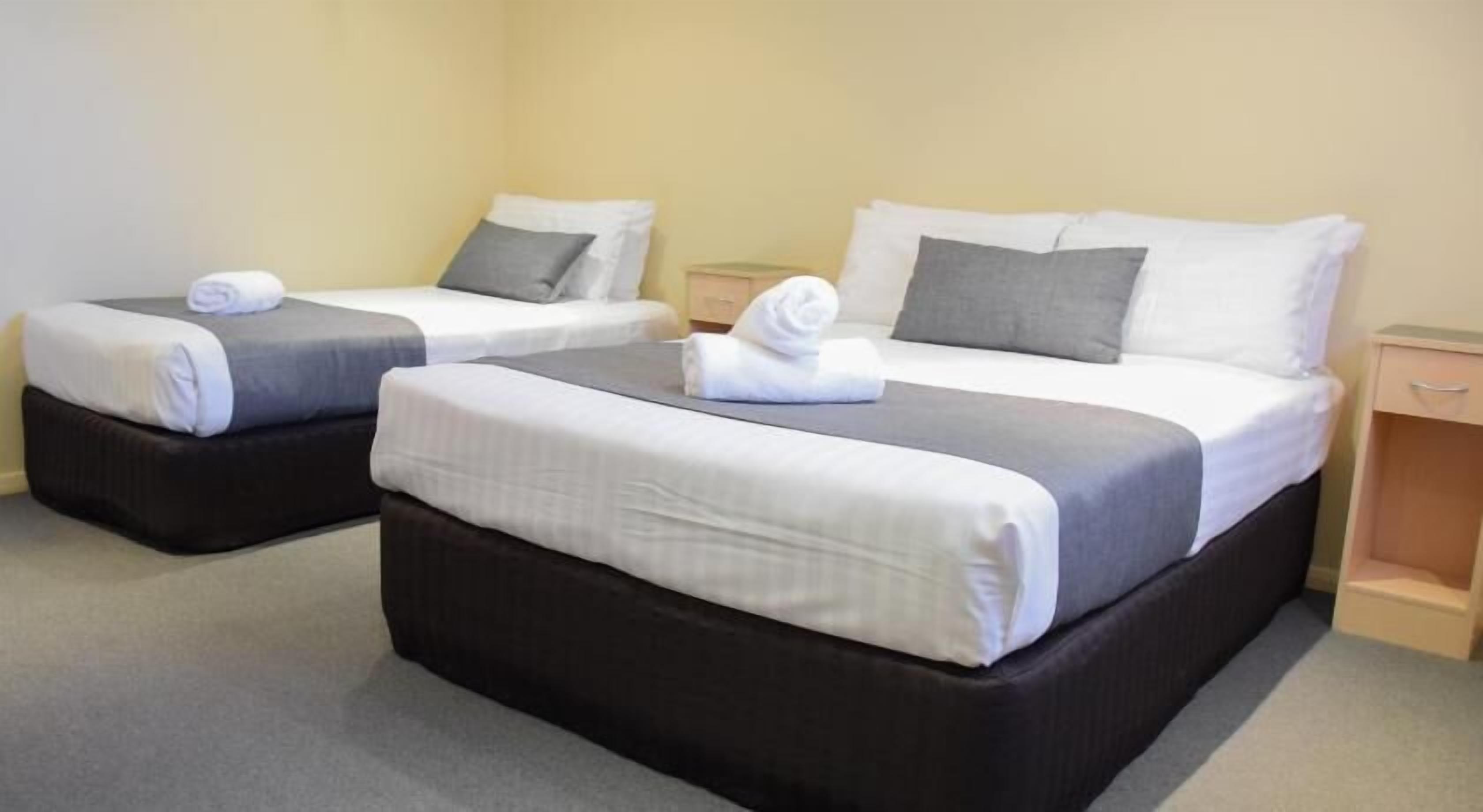 Laptop workspace, iron/ironing board, free WiFi, bed sheets