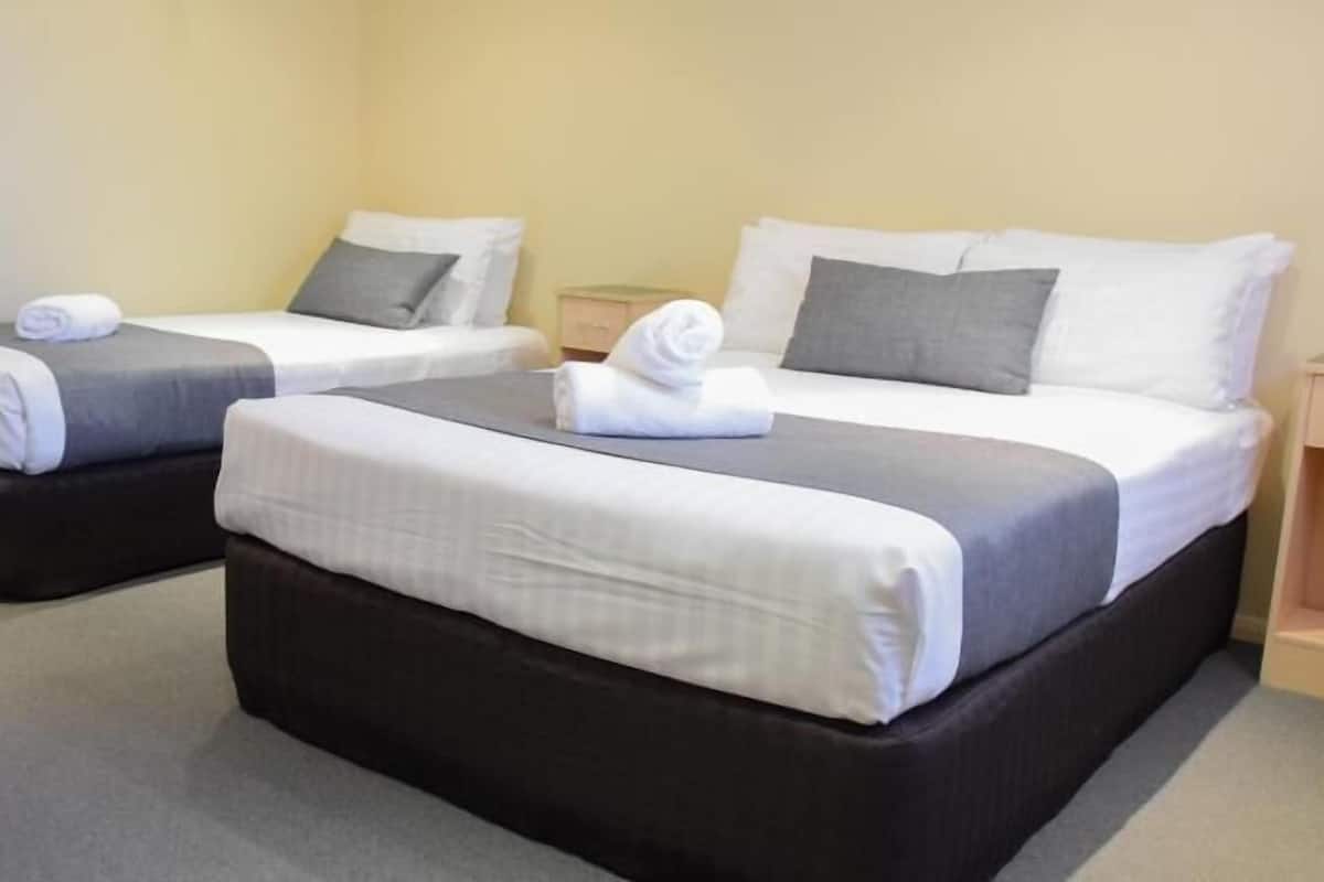 Laptop workspace, iron/ironing board, free WiFi, bed sheets