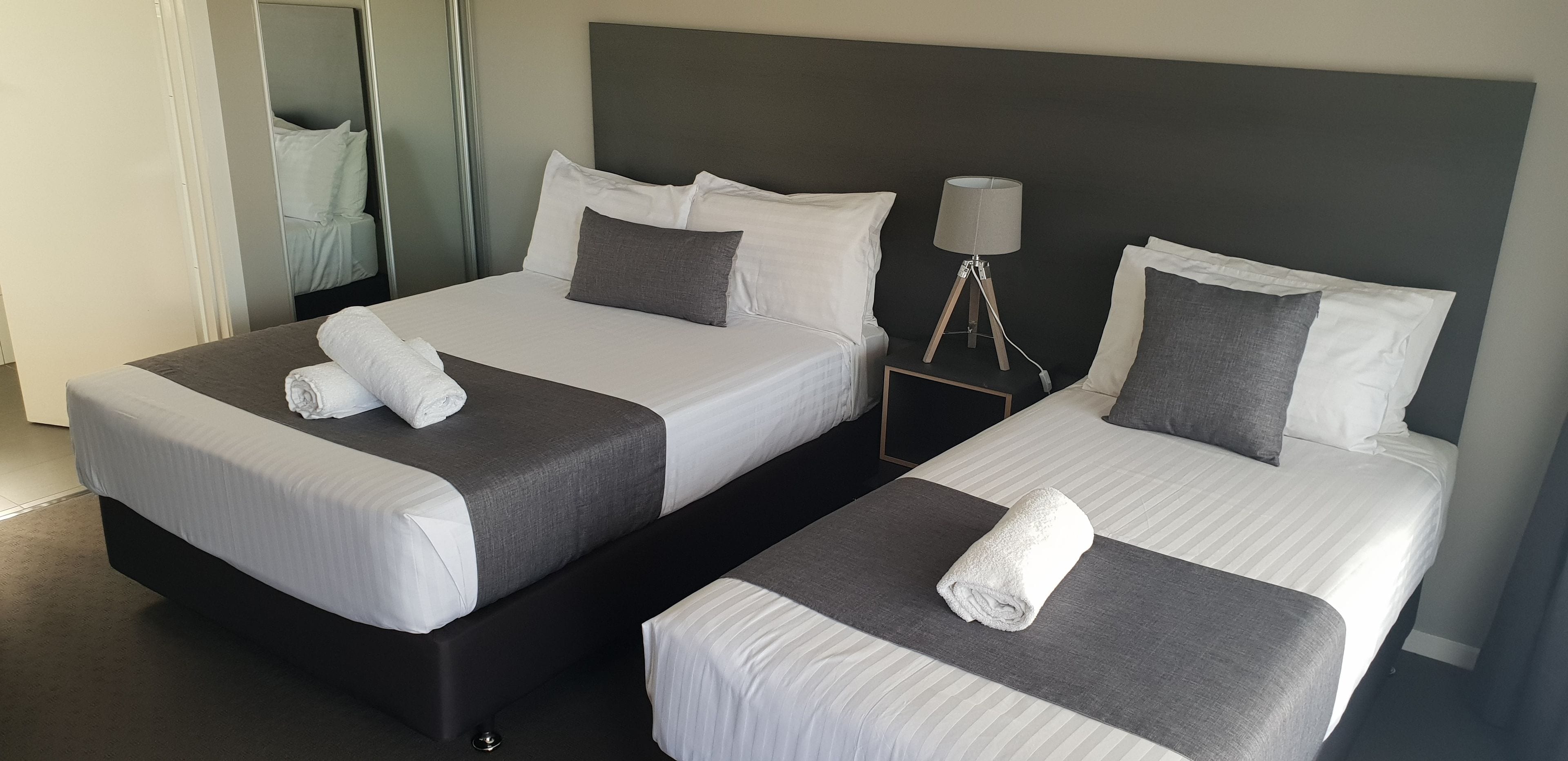 手提電腦工作空間、熨斗/熨衫板、免費 Wi-Fi、床單