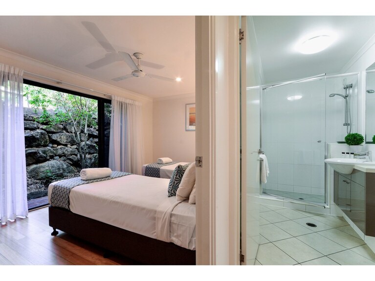 Apartment, 2 Bedrooms | Bathroom | Separate bathtub and shower, jetted bath, free toiletries, hair dryer - Shorelines 31 (Whitsundays)
