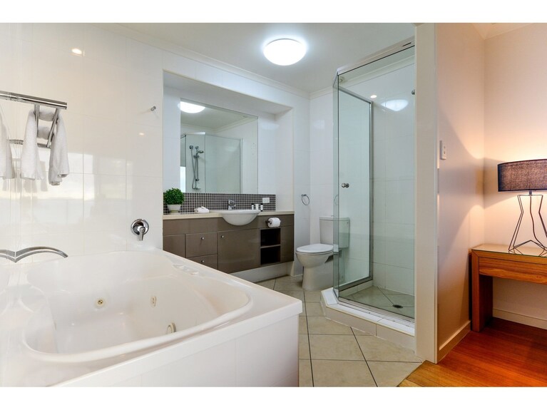 Apartment, 2 Bedrooms | Bathroom | Separate bathtub and shower, jetted bath, free toiletries, hair dryer - Shorelines 31 (Whitsundays)