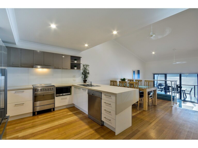 Apartment, 2 Bedrooms | Private kitchen | Full-sized fridge, microwave, oven, stovetop - Shorelines 31 (Whitsundays)