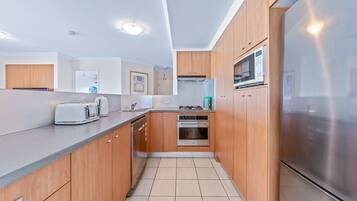 Apartment, 3 Bedrooms | Private kitchen | Full-sized fridge, microwave, oven, stovetop