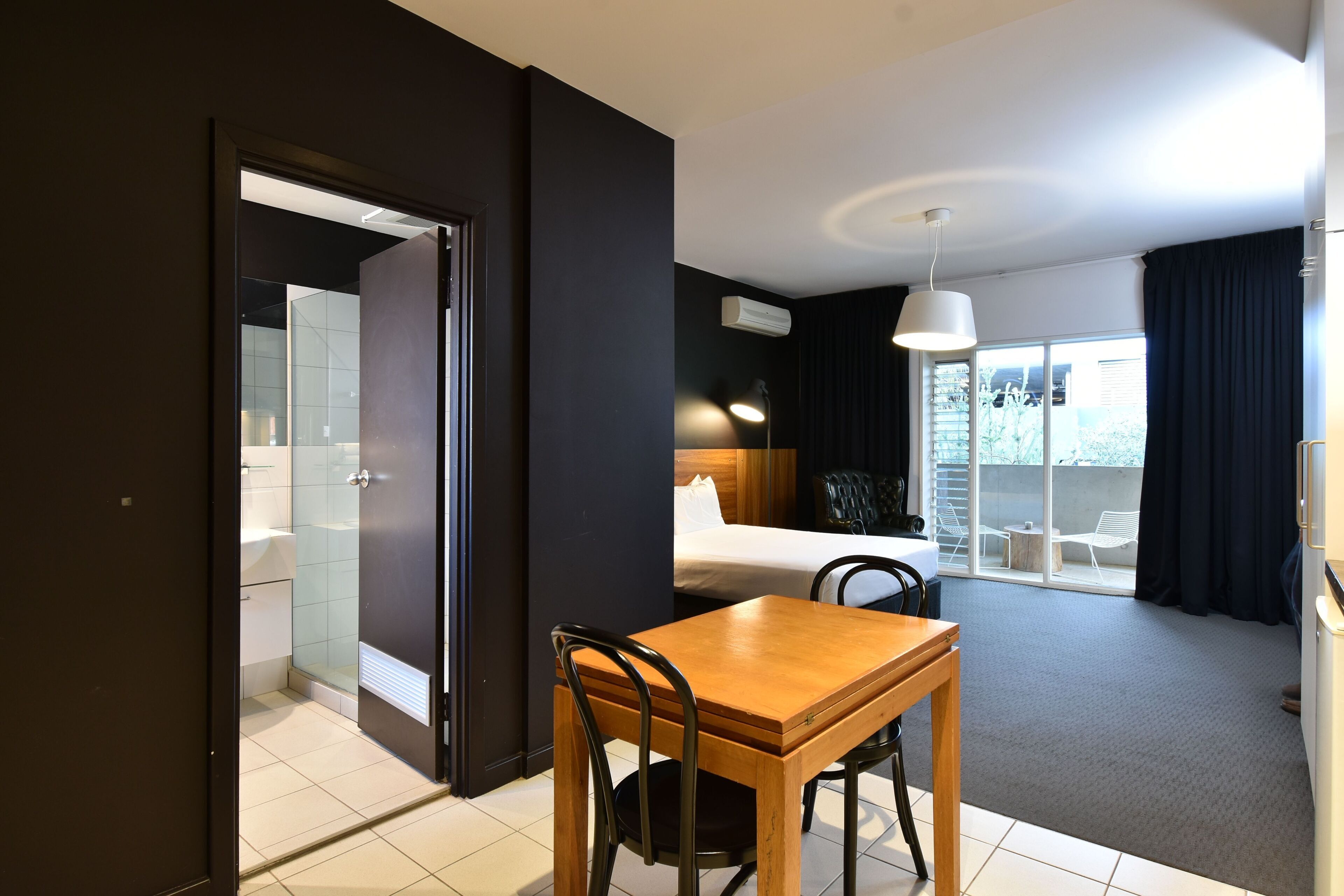 superior studio | desk, iron/ironing board, free wifi, bed sheets