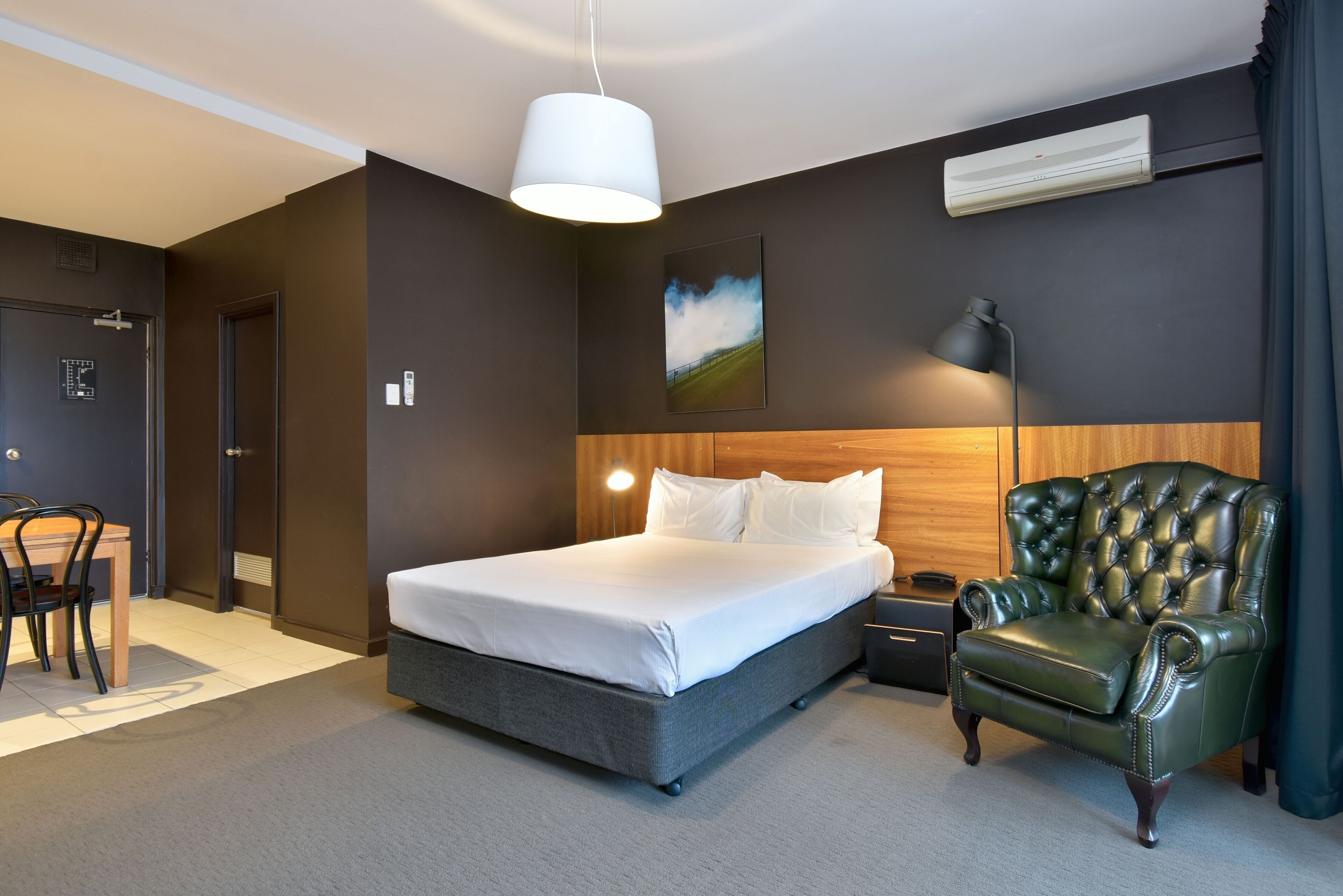 superior studio | desk, iron/ironing board, free wifi, bed sheets