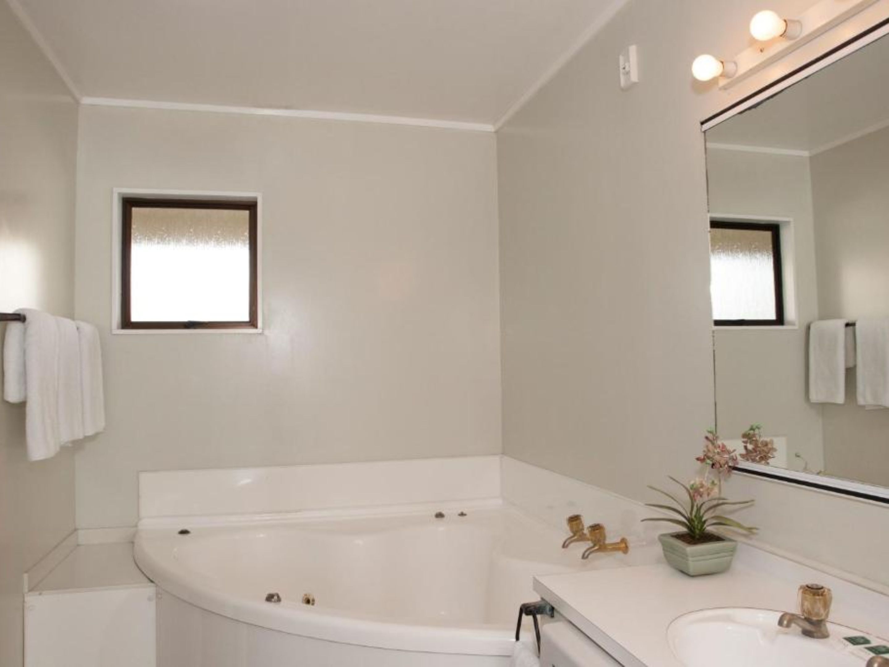 Căn hộ dành cho gia đình, bồn tắm thủy lực | Phòng tắm | Đồ dùng nhà tắm miễn phí, máy sấy tóc, khăn tắm, xà phòng 