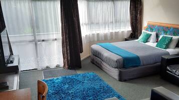 Corporate Studio | 1 bedroom, iron/ironing board, free WiFi, bed sheets