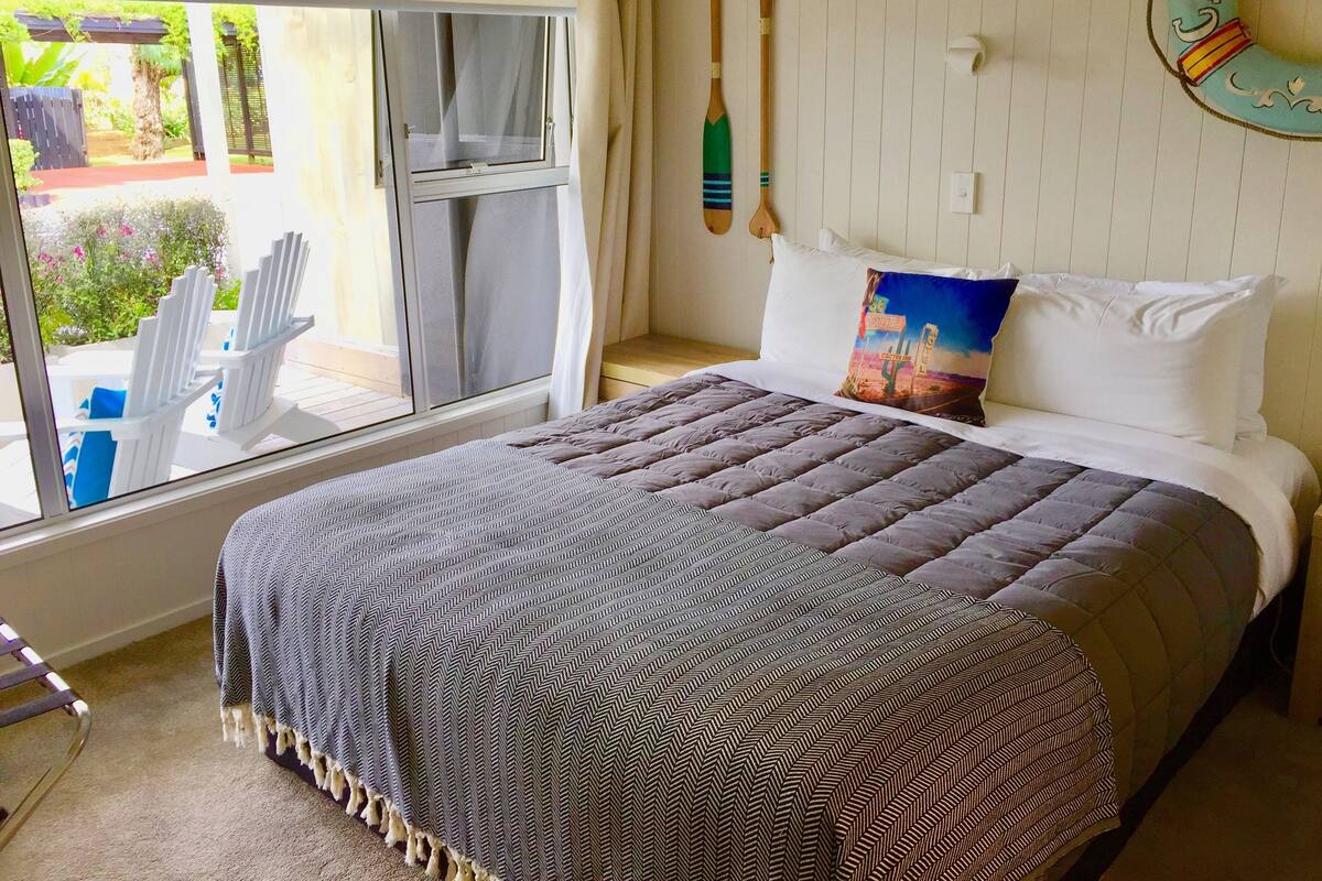 Standard Apartment, 2 Bedrooms (Unit 2) | Premium bedding, down duvets, memory-foam beds, individually decorated