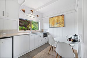 Executive Studio Suite, 1 King Bed, Pool View