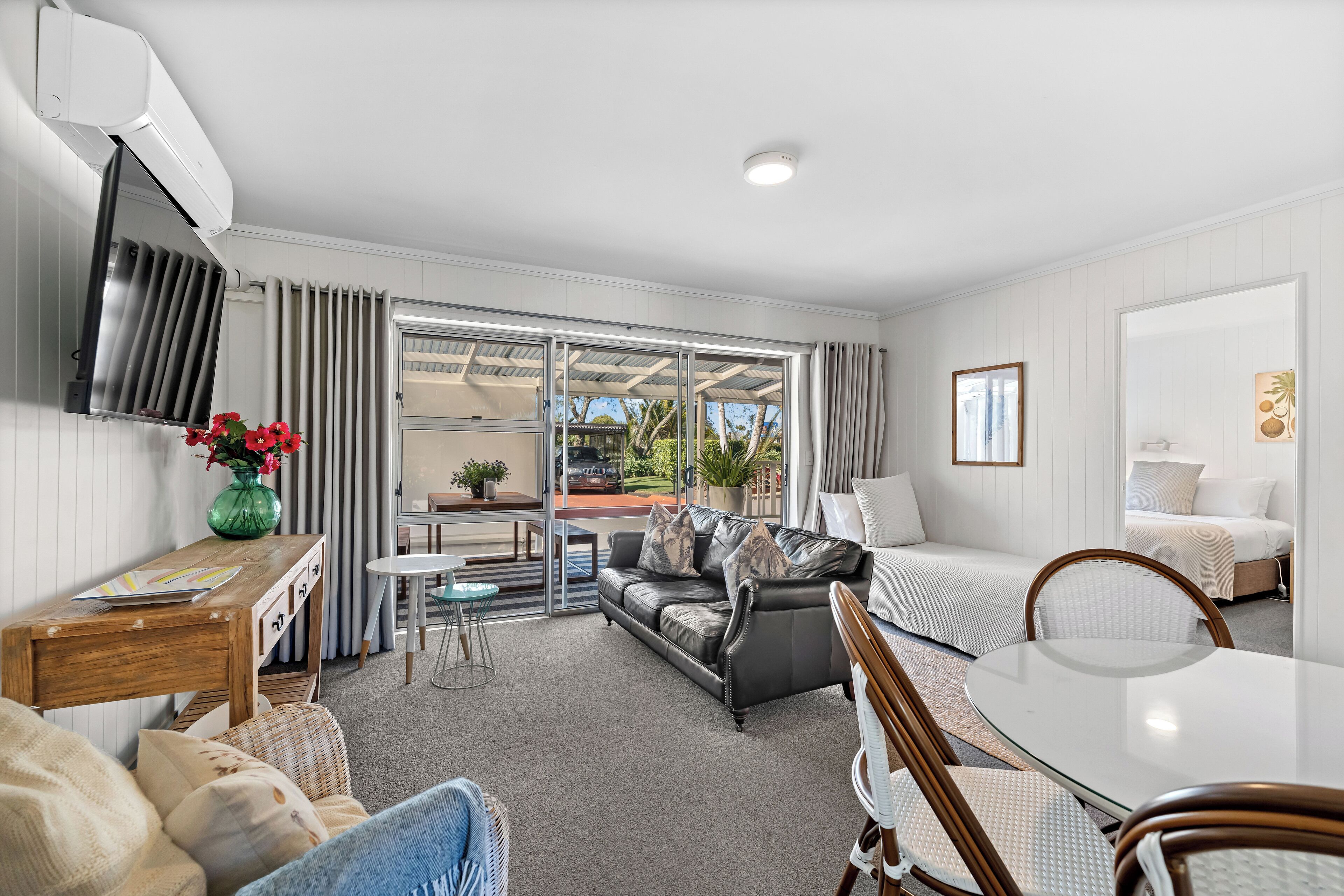 Apartemen Deluks, 2 kamar tidur, area taman | Seprai premium, selimut bulu angsa, dan busa memori